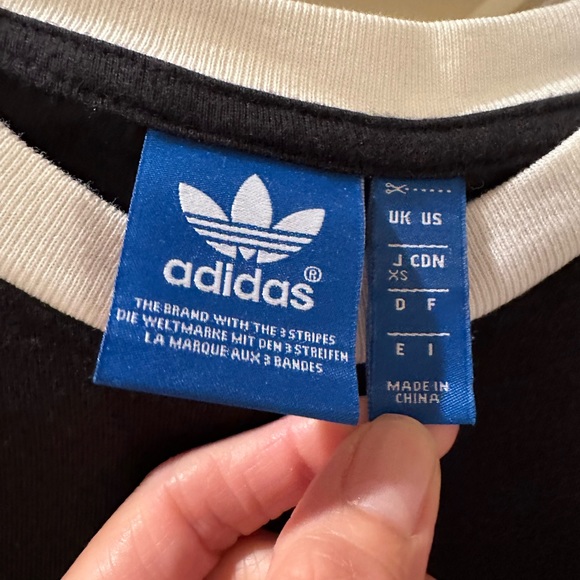 ADICOLOR CLASSICS 3-STRIPES TEE in Black - Picture 5 of 5